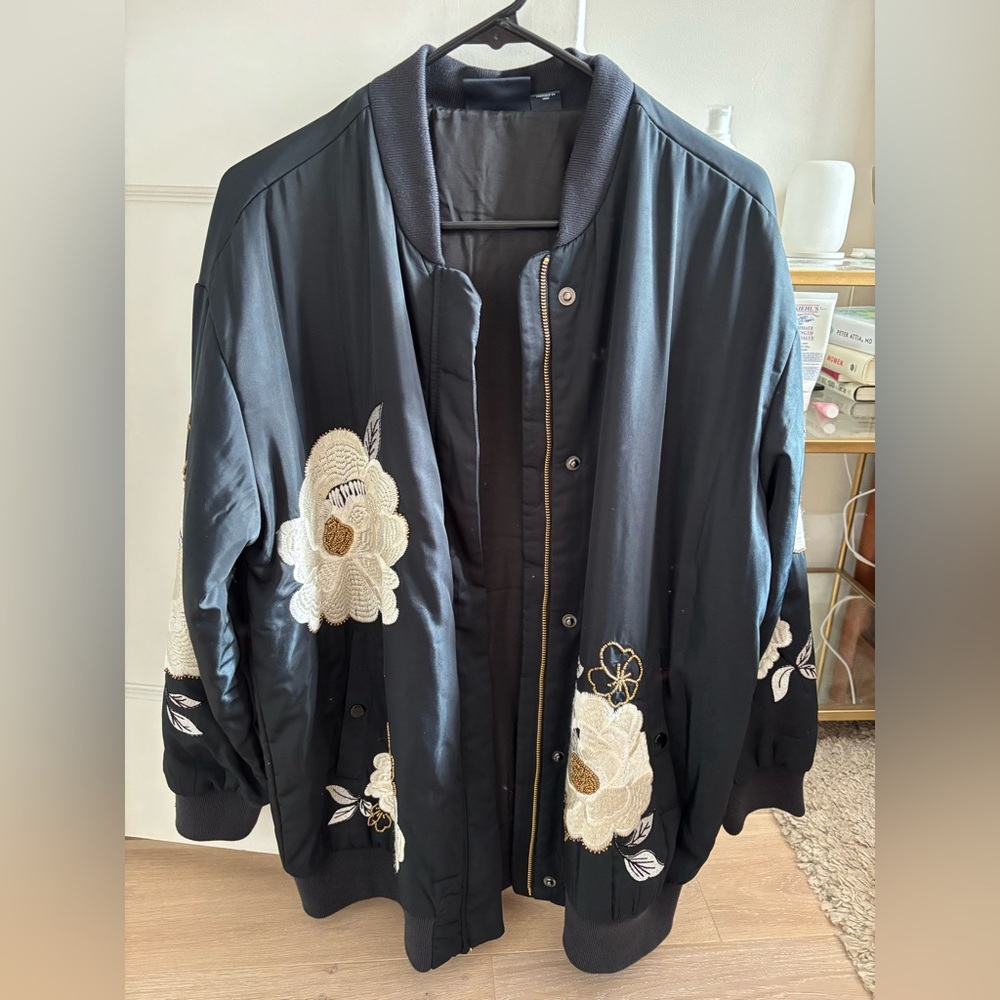 Very cool like-new Maeve embroidered bomber jacket, size small - Picture 6 of 8